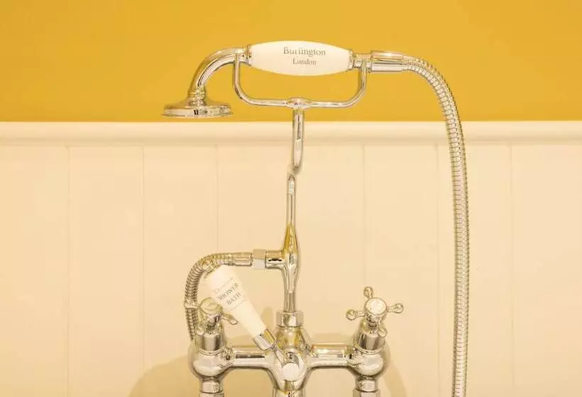 Отель The Bear Inn, Hodnet