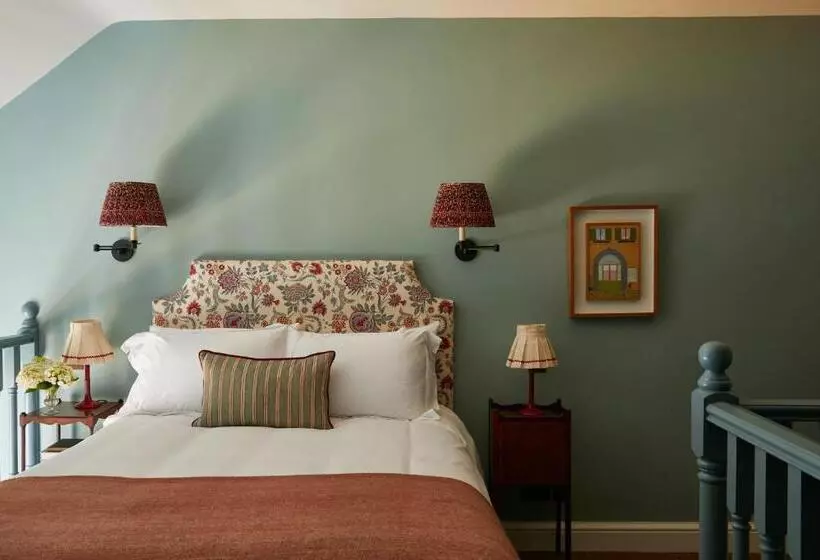 Отель The Bear Inn, Hodnet