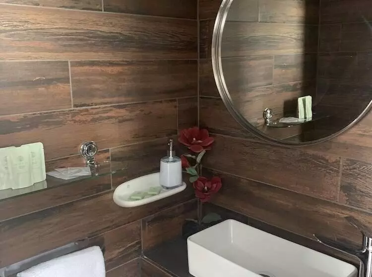 Отель The Blue Bell Crookham