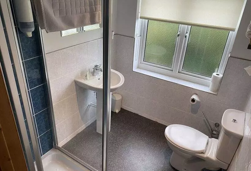 Отель The Blue Bell Crookham