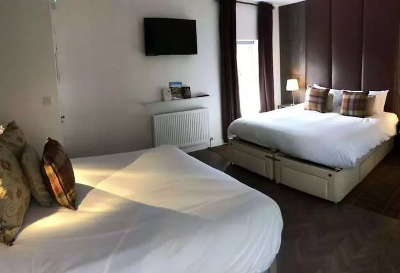 Отель The Blue Bell Crookham