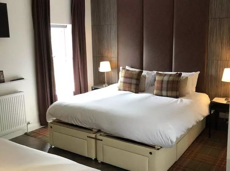 Отель The Blue Bell Crookham