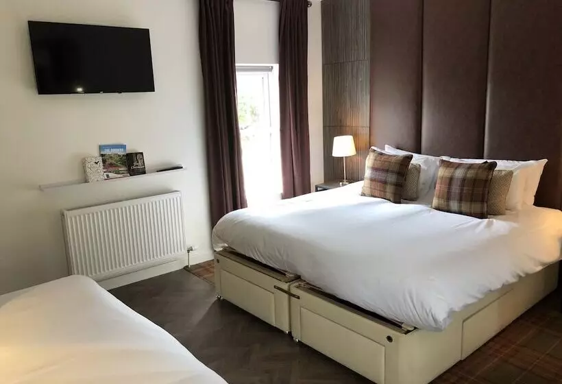 Отель The Blue Bell Crookham