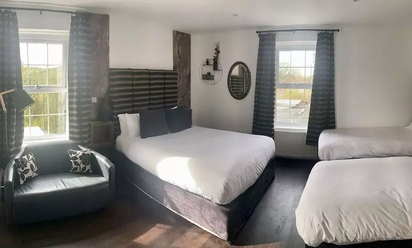 Отель The Blue Bell Crookham