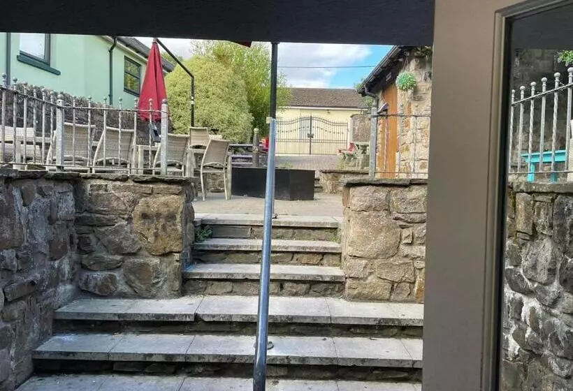 酒店 The Cambrian Bar & Grill