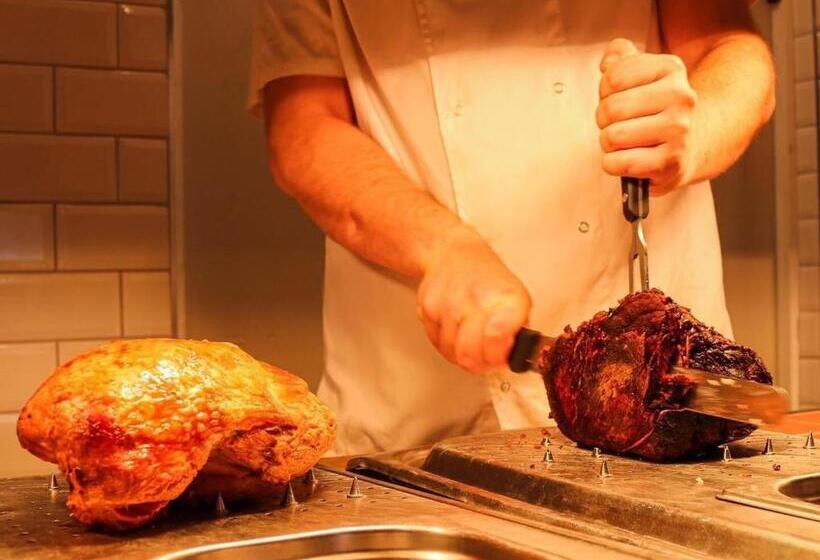 בית מלון כפרי The Dormy House