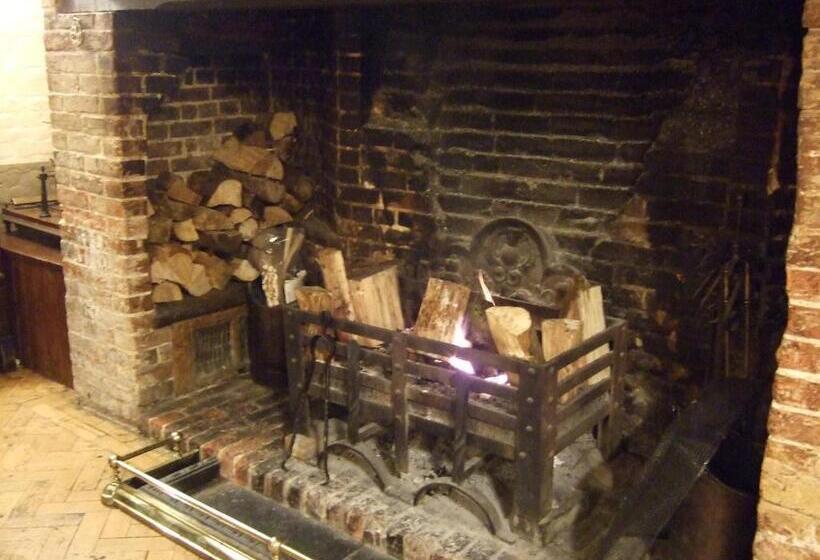 호텔 Ye Olde George Inn  Badger Pubs