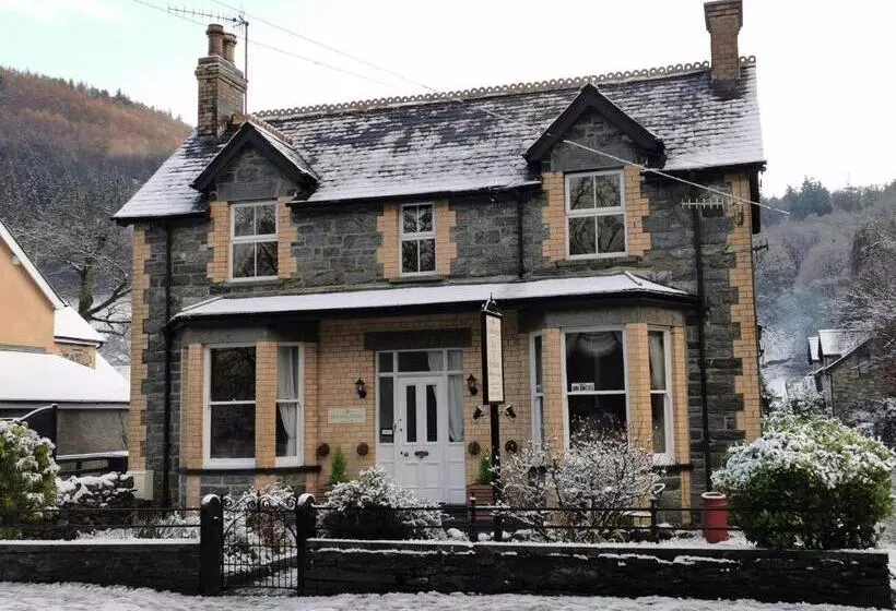 Oakfield House Bed And Breakfast