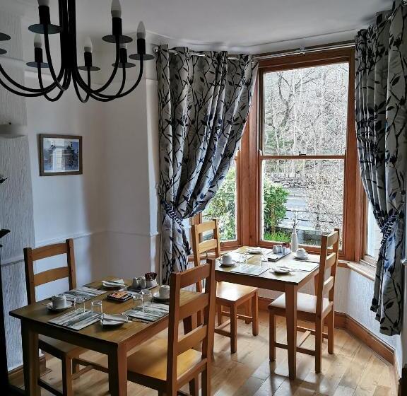 Oakfield House Bed And Breakfast