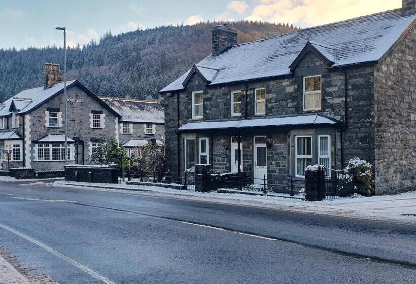 Oakfield House Bed And Breakfast