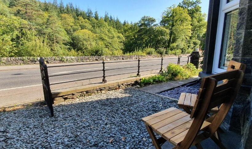 Oakfield House Bed And Breakfast