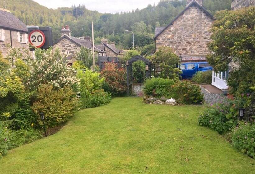 Oakfield House Bed And Breakfast