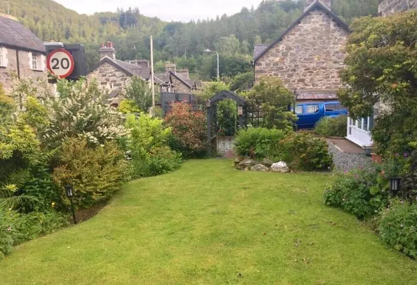 Oakfield House Bed And Breakfast