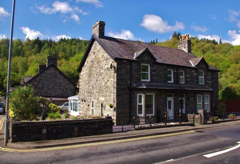 Oakfield House Bed And Breakfast