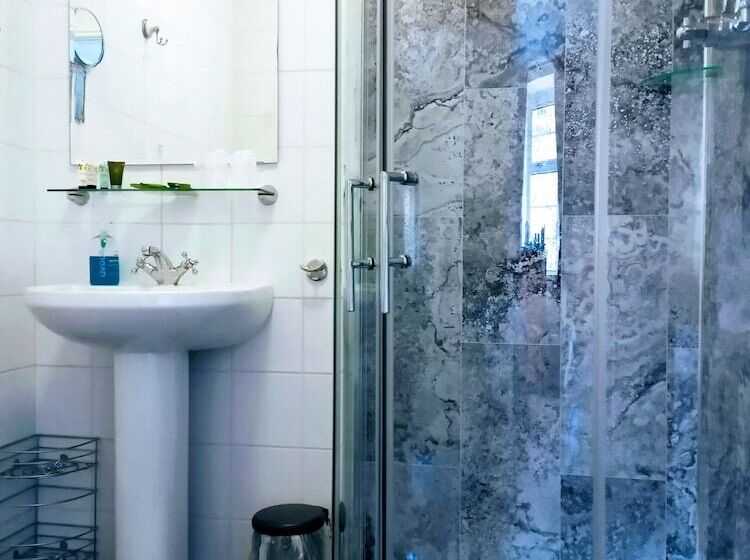 Oakfield House Bed And Breakfast