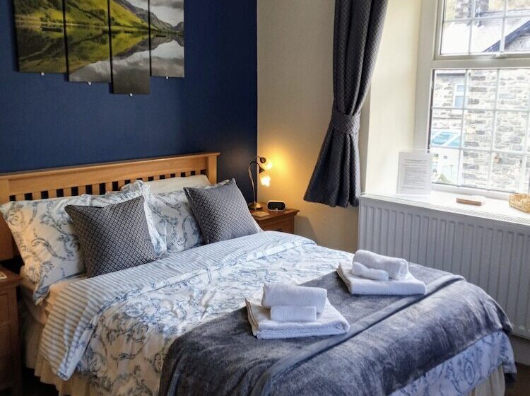 Oakfield House Bed And Breakfast