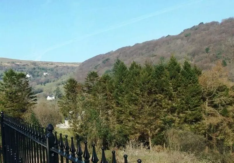 بنسيون Glenn Eireann House