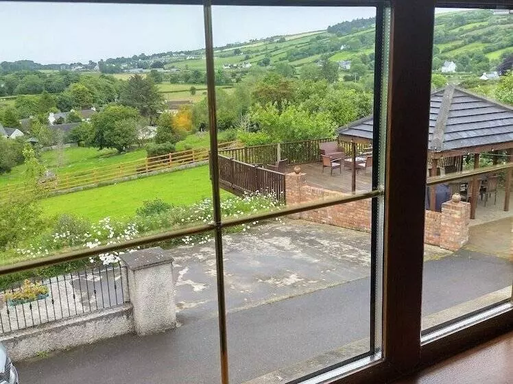 بنسيون Glenn Eireann House