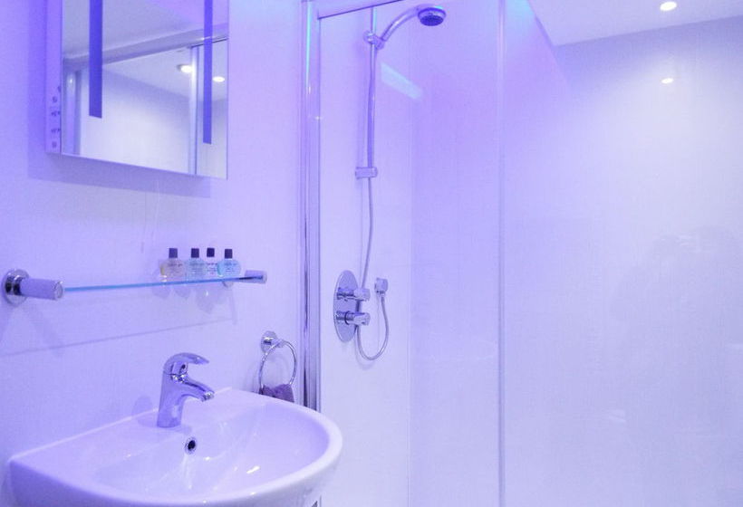 Pensió Guston House