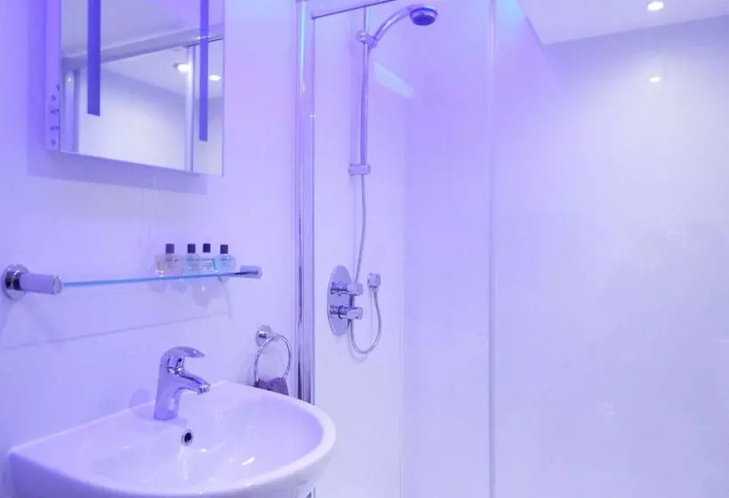 Pensió Guston House