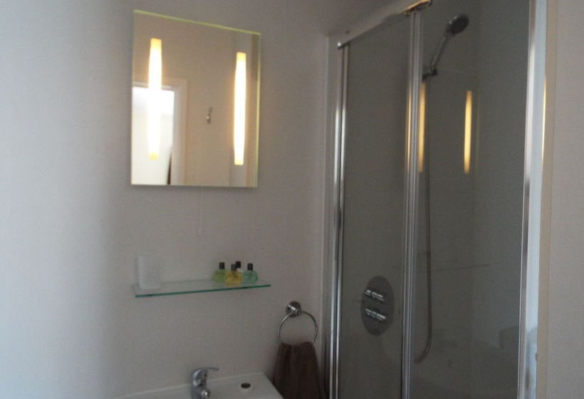 Pensió Guston House