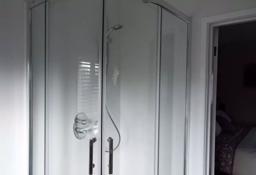 Pensió Guston House