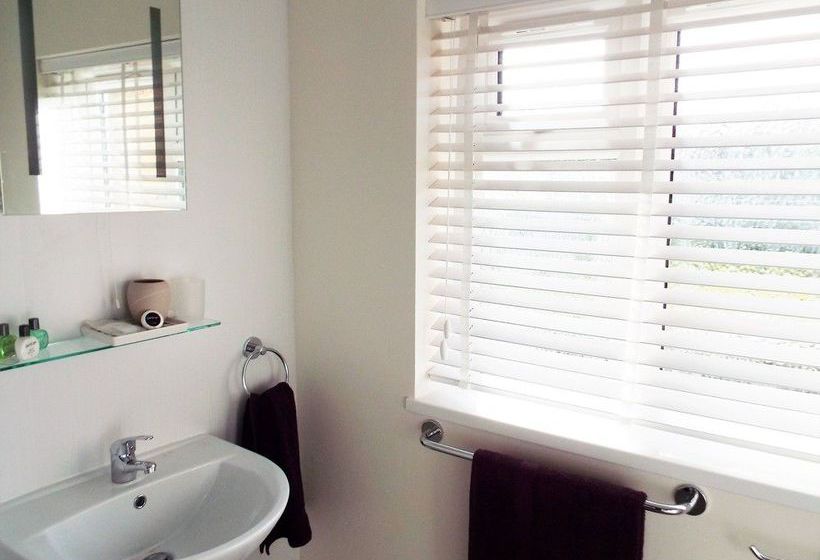 Pensió Guston House