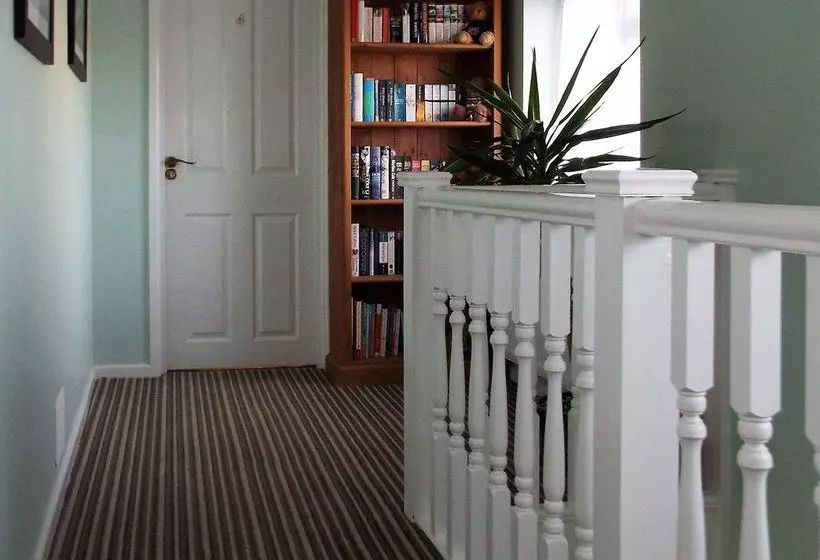 Pensió Guston House