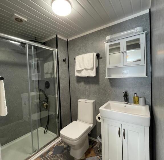 פנסיון Little Mainstone Guest House