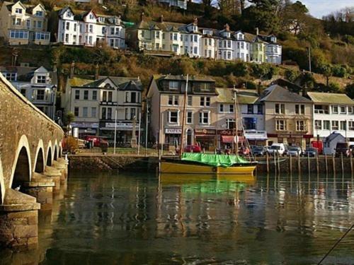 פנסיון Little Mainstone Guest House