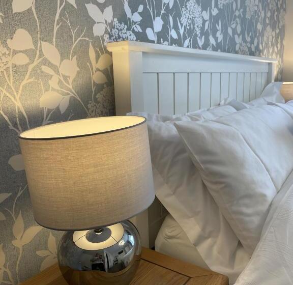 פנסיון Little Mainstone Guest House