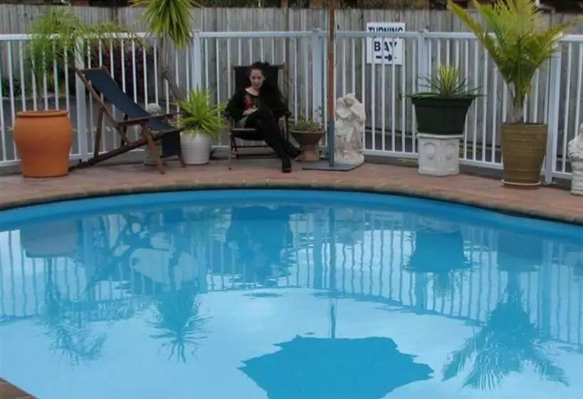 Avenue Heights Motel