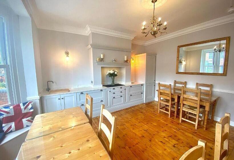 مبيت وإفطار Quilt And Croissants Guest House