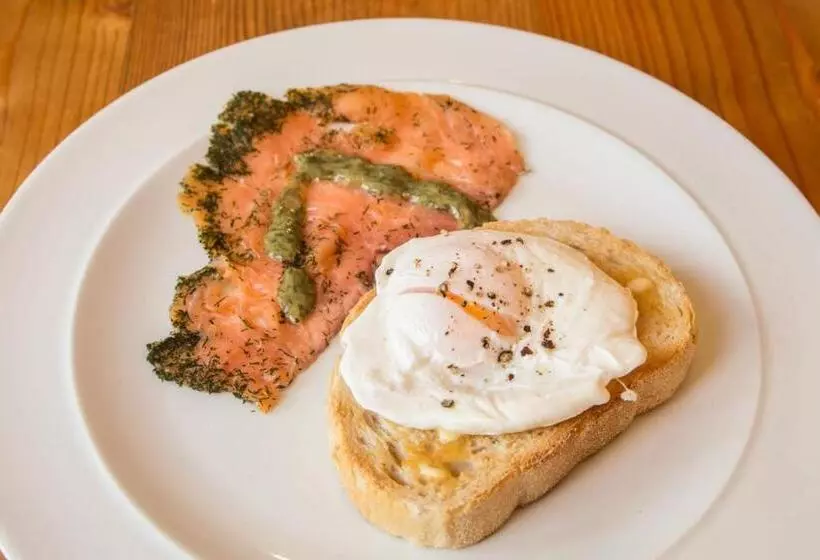 Aamiaismajoitus (B&B) Quilt And Croissants Guest House