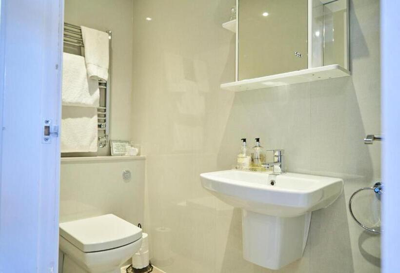 مبيت وإفطار Quilt And Croissants Guest House