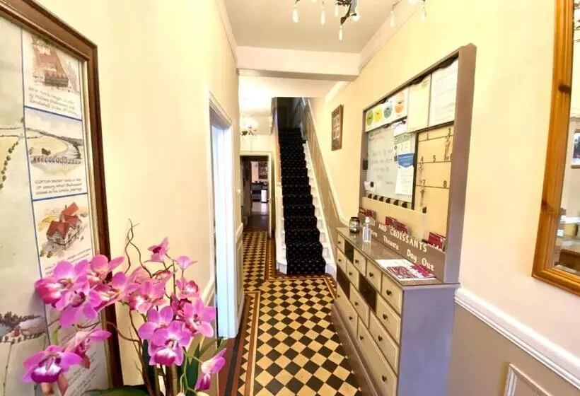 Aamiaismajoitus (B&B) Quilt And Croissants Guest House