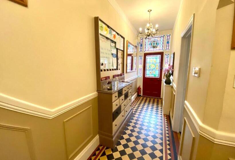 مبيت وإفطار Quilt And Croissants Guest House