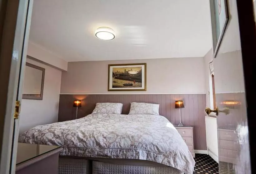 Aamiaismajoitus (B&B) Quilt And Croissants Guest House