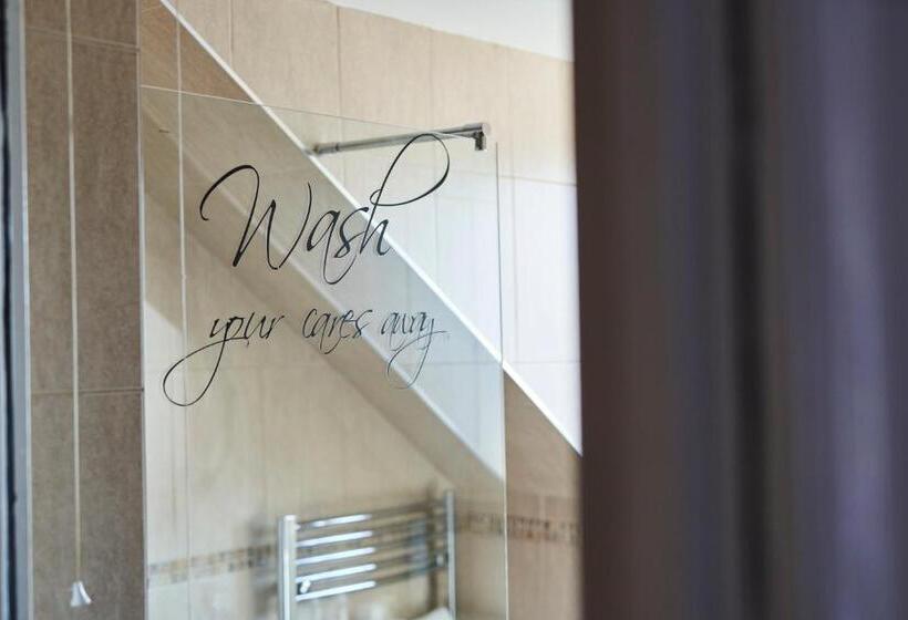 مبيت وإفطار Quilt And Croissants Guest House