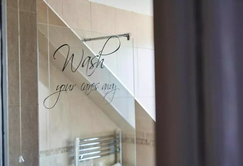 Aamiaismajoitus (B&B) Quilt And Croissants Guest House