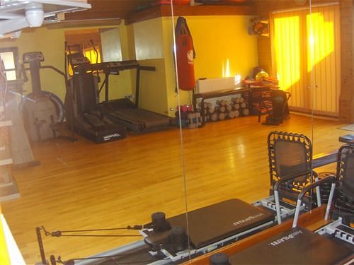 Bed and Breakfast Box Bush Cottage