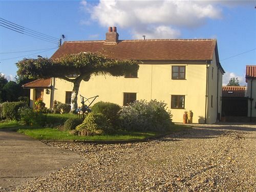 Bed and Breakfast Box Bush Cottage