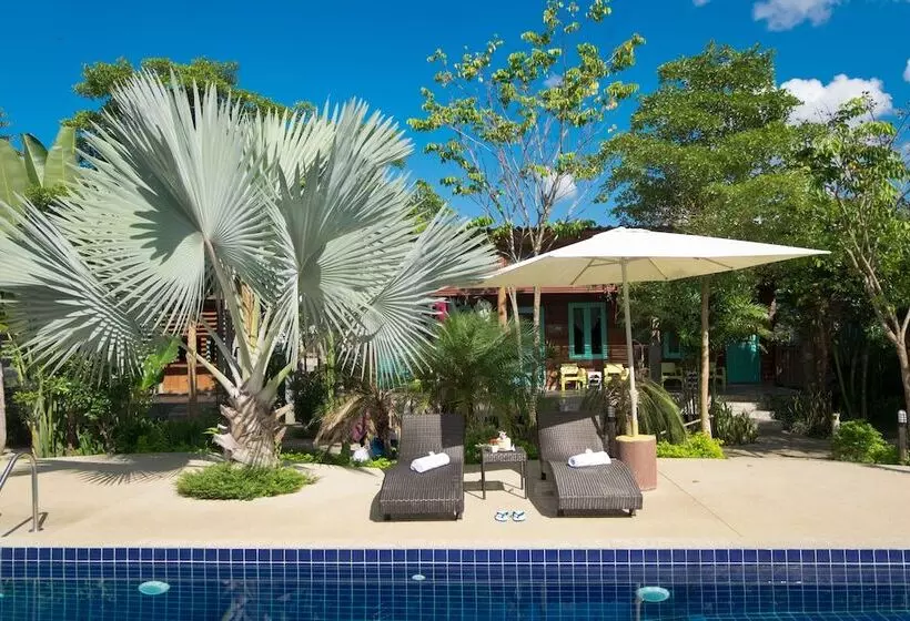 Hotel Baan Chokdee Pai Resort