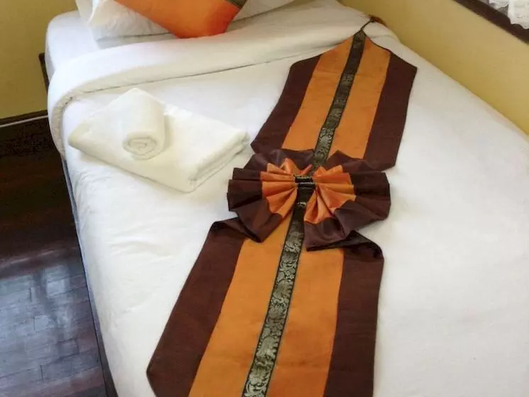 Hotel Baan Saktong Homestay