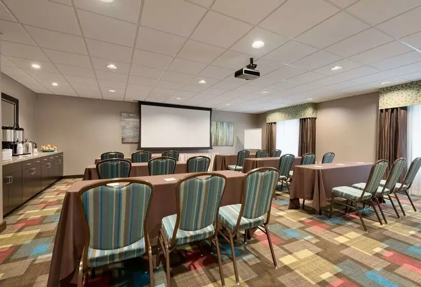 Отель Hampton Inn & Suites Kenosha