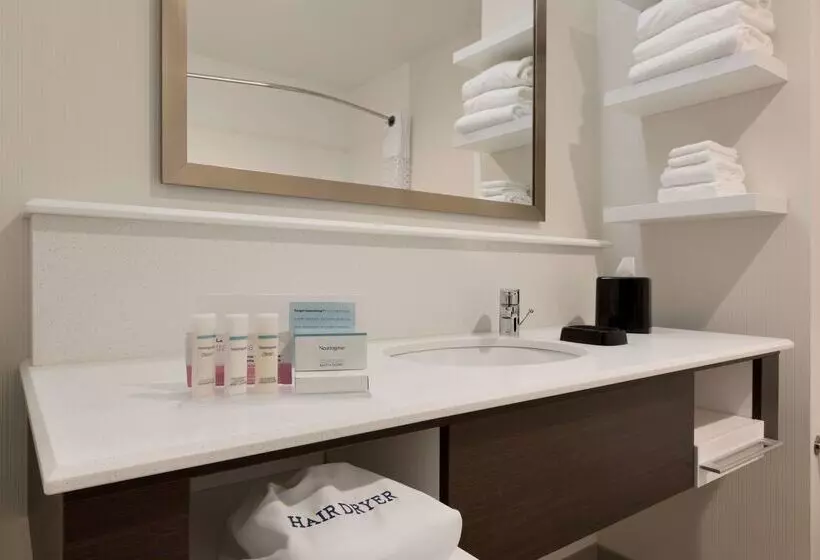 Отель Hampton Inn & Suites Kenosha