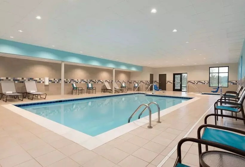 Отель Hampton Inn & Suites Kenosha