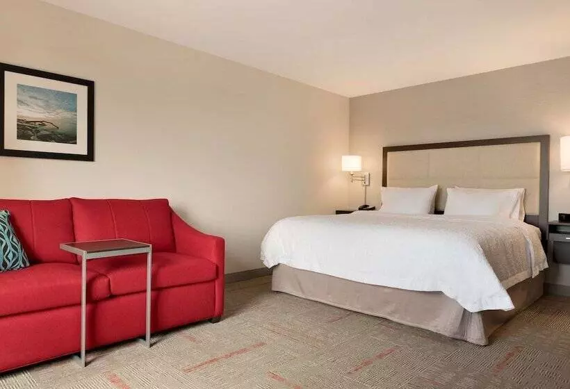 Отель Hampton Inn & Suites Kenosha