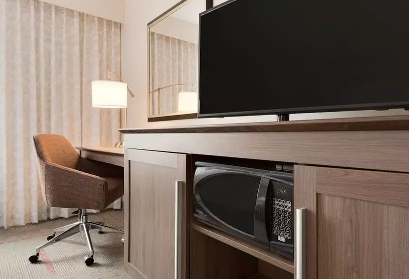 Отель Hampton Inn & Suites Kenosha