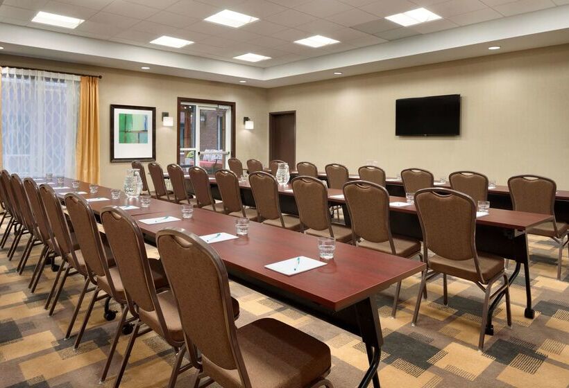 هتل Homewood Suites By Hilton Kalamazooportage